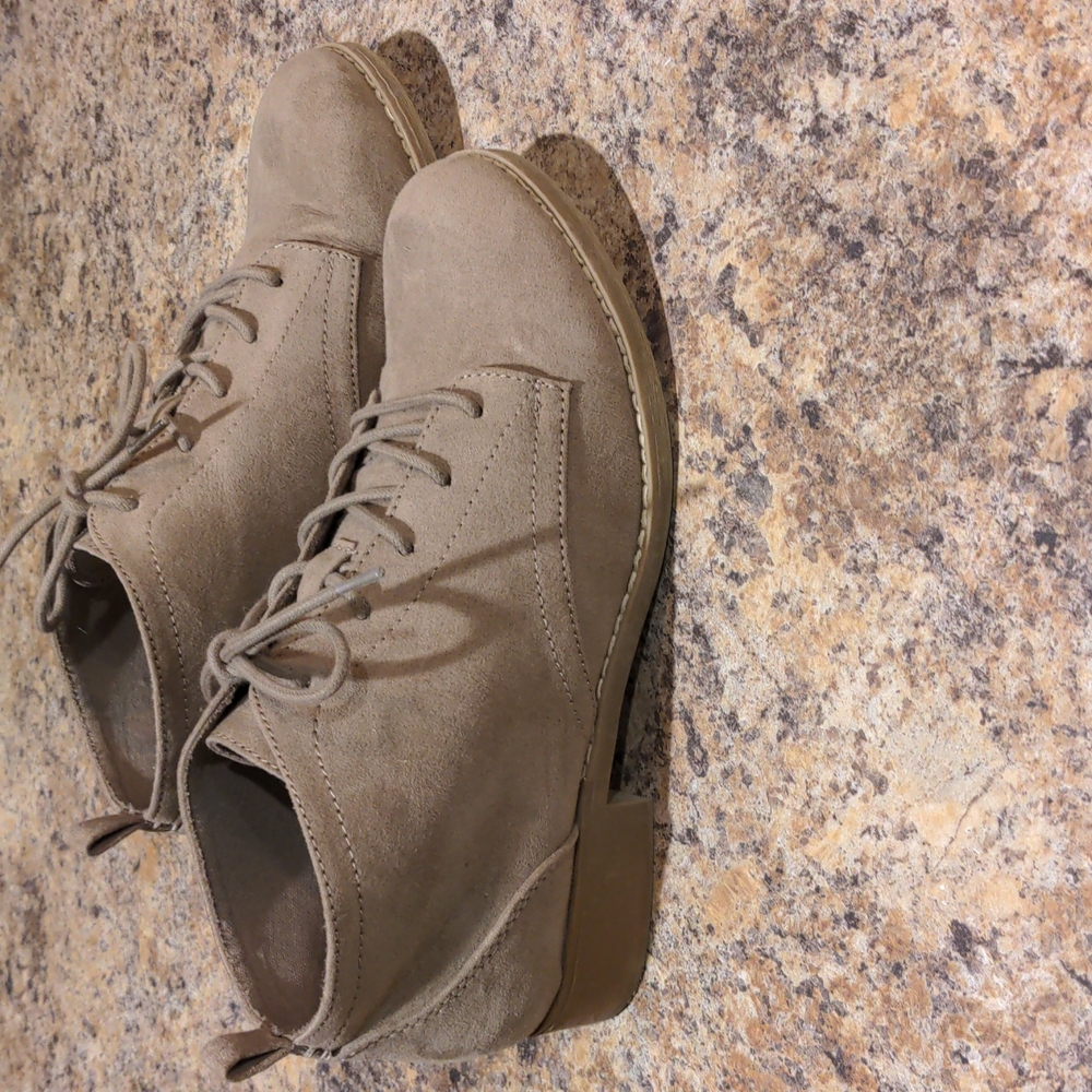 Women's lace up shoes